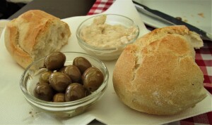 Appetizer - bread, olives and tunabutter