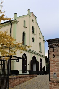 Synagogue coffee shop exterior