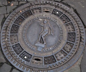 Spitting boy manhole cover